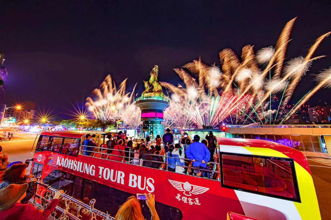 Kaohsiung Hop-On Hop-Off Bus – photo 3
