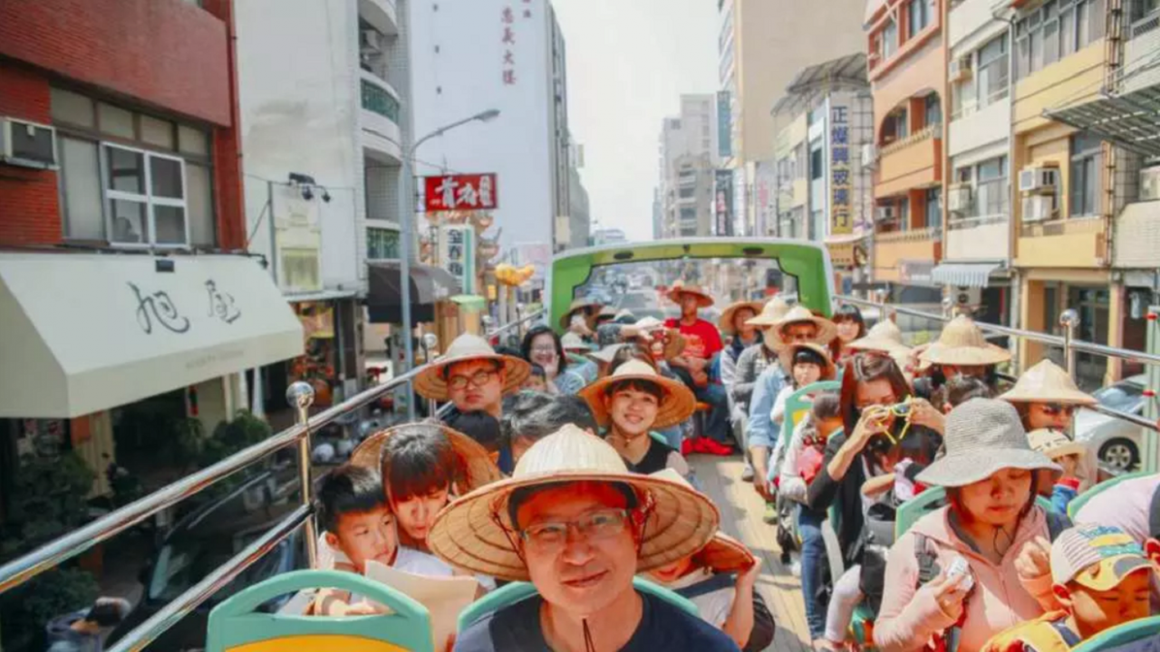 Tainan Hop-On Hop-Off Bus – photo 2