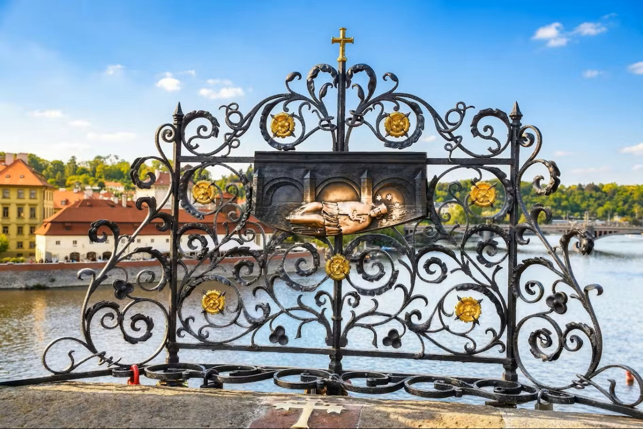 Charles Bridge Towers Ticket + Audio Guide – photo 4
