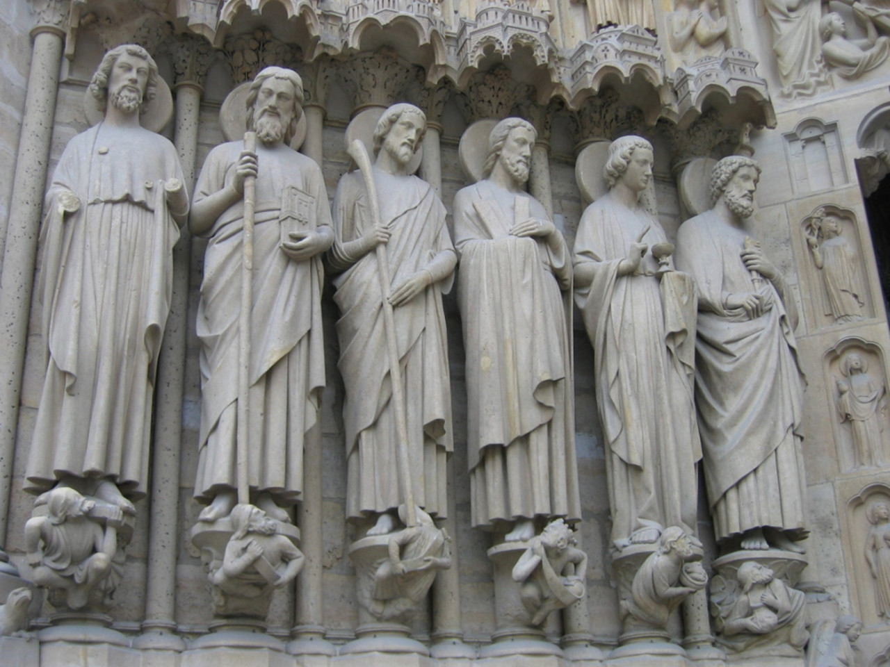 Notre Dame Exterior Tour with English- or Spanish-Speaking Guide & Cathedral Entry – photo 2