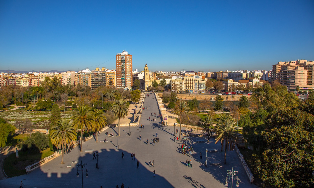 Serranos Towers Tour with English-Speaking Guide & Skip-the-Line Entry – photo 3
