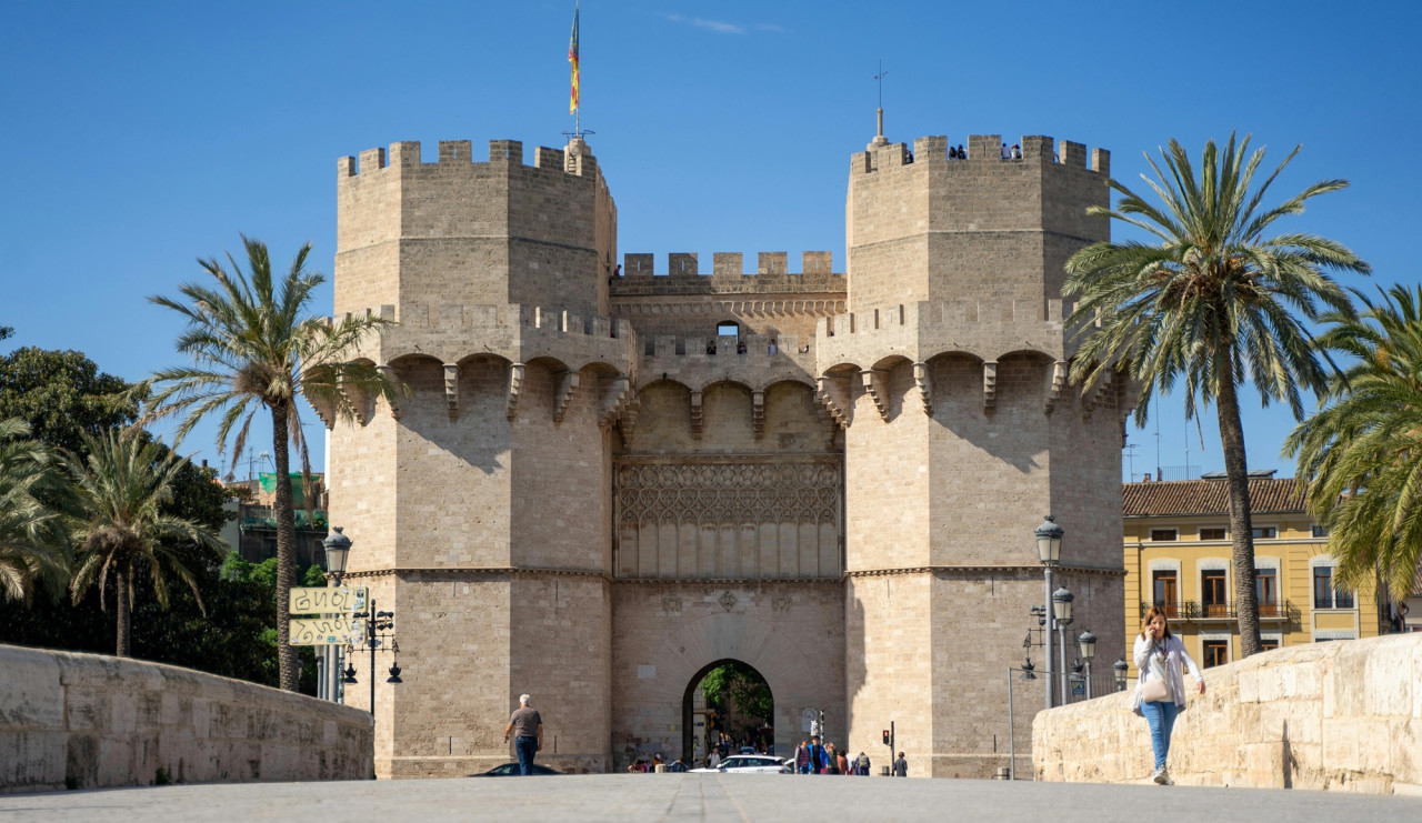 Serranos Towers Tour with English-Speaking Guide & Skip-the-Line Entry – photo 2