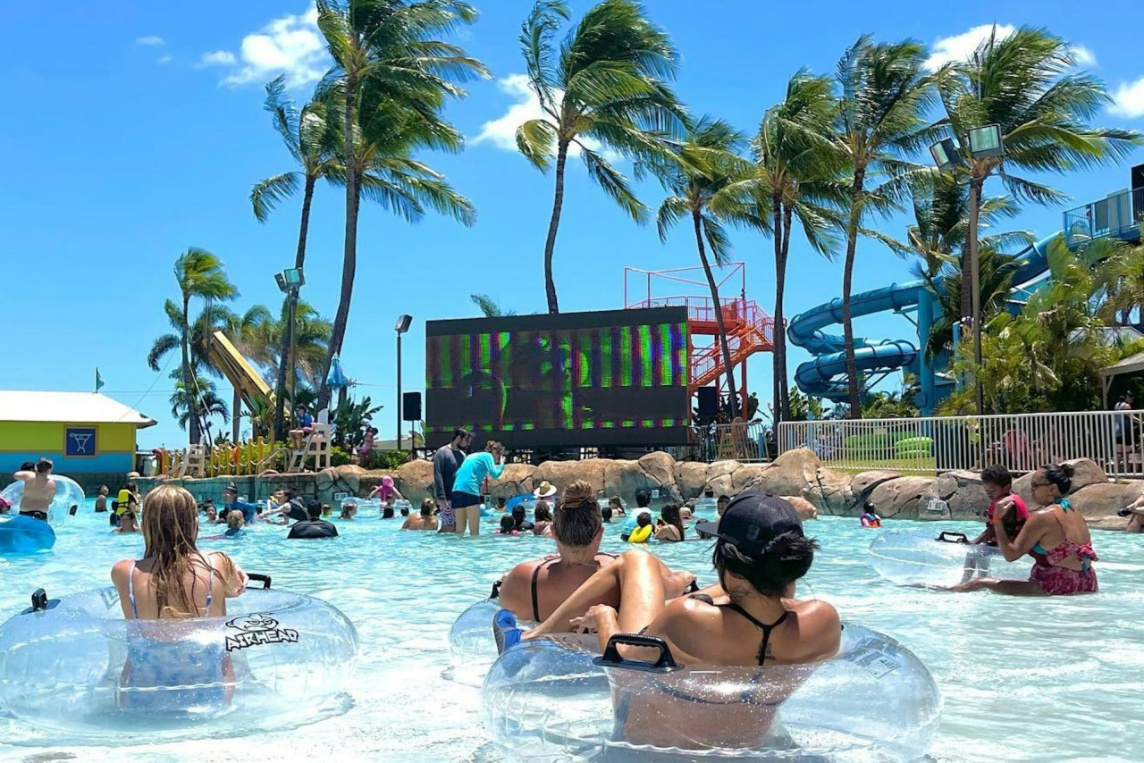 Hawaii: Wet 'n' Wild Ticket + Transportation from Waikiki – photo 7