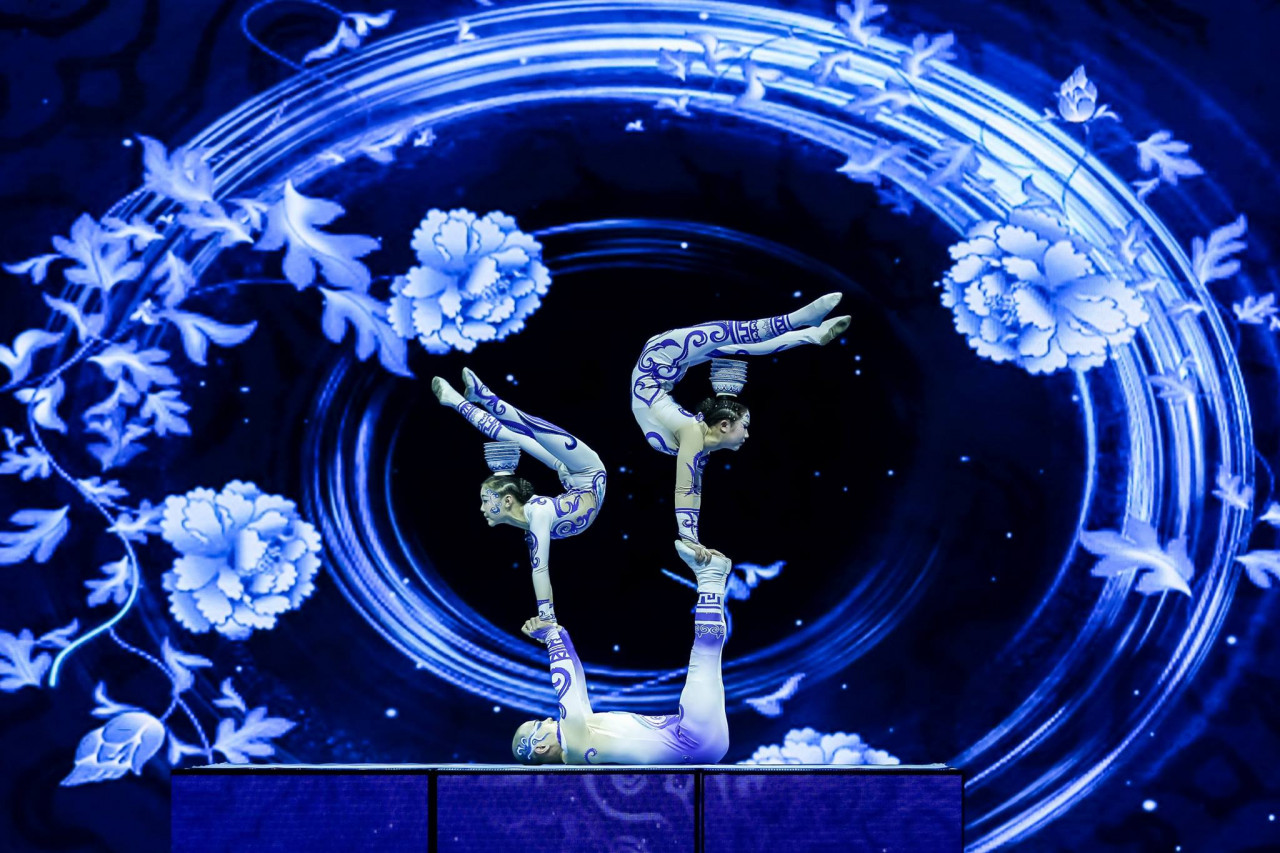 Acrobatic Show with Two-way Transfers – photo 4