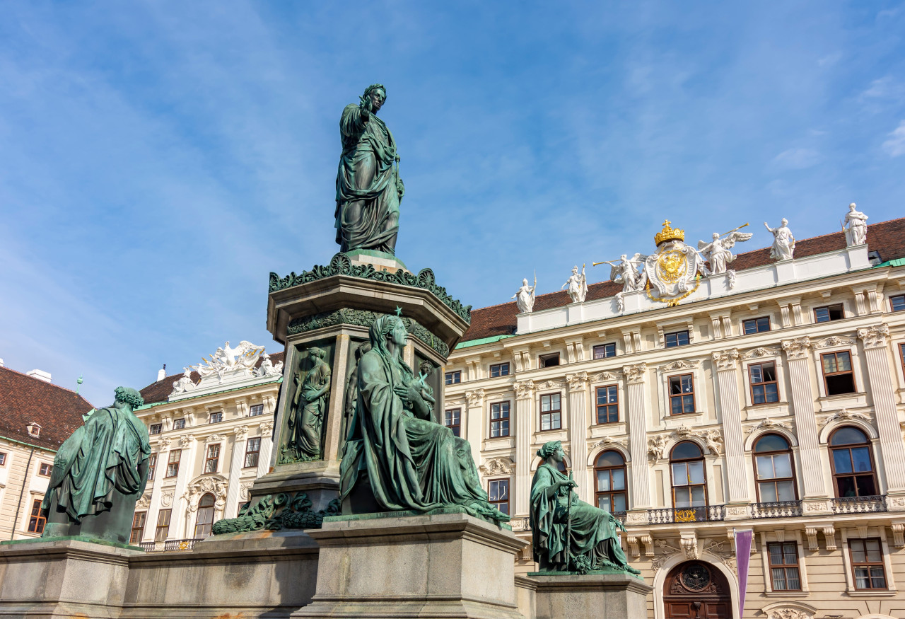 Hofburg Palace and Sisi Museum Skip-the-Line Guided Tour – photo 4