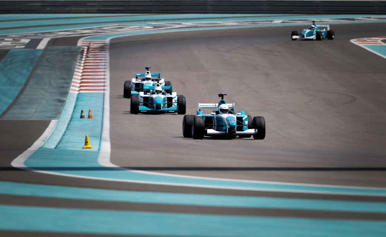 Yas Marina Circuit Formula Yas 3000 Driving Experience – photo 2