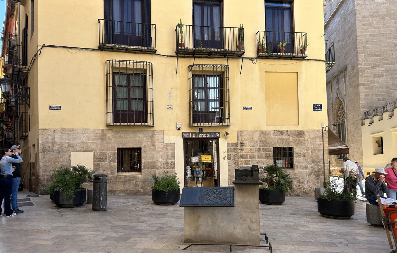 La Lonja de la Seda Tour with English-Speaking Guide & Fast Track Entry – photo 5