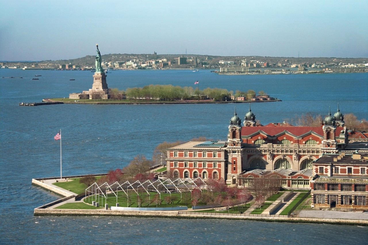 Official Statue of Liberty & Ellis Island Admission Ticket + Roundtrip Ferry by Statue City Cruises – photo 2