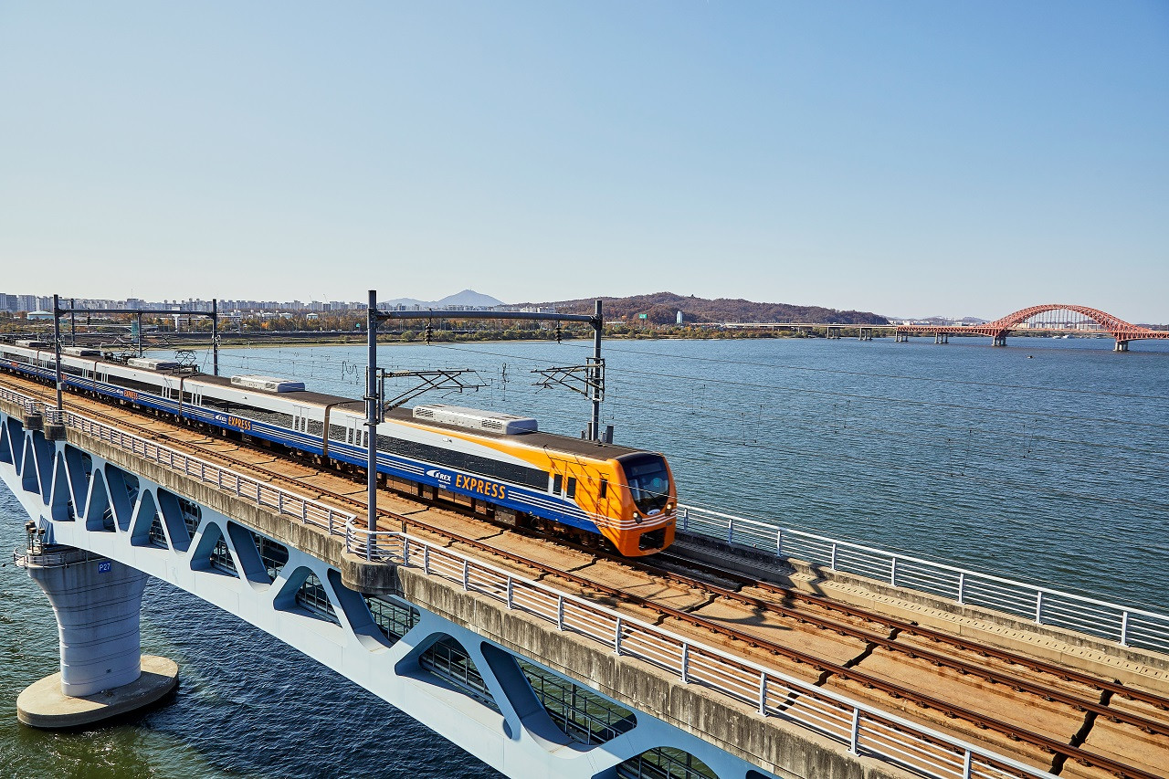COMBO: AREX Incheon Airport Express Train + Lotte World Adventure Seoul Tickets – photo 2