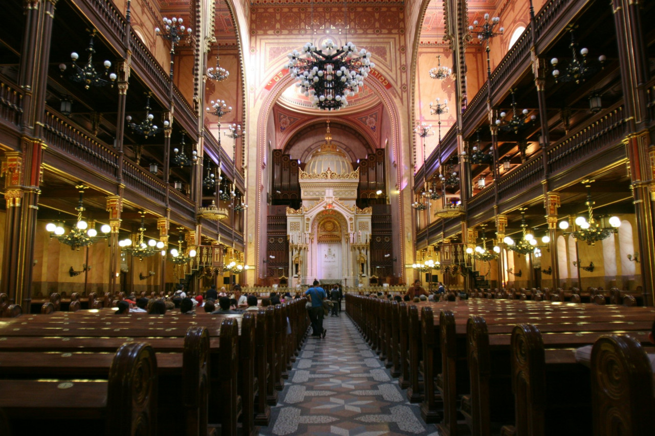 Great Synagogue Ticket + Jewish Quarter Guided Tour – photo 2