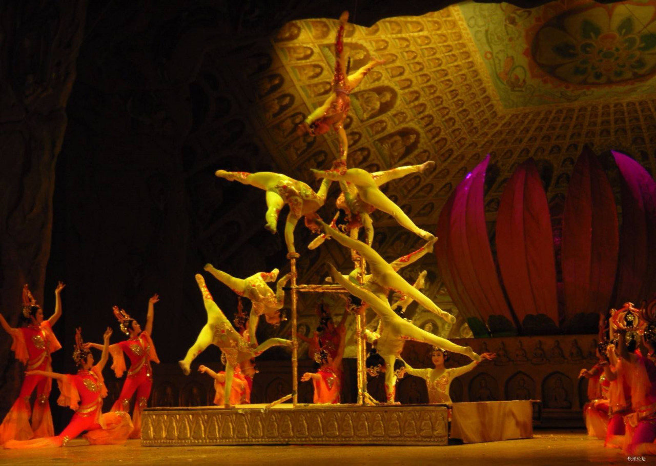 Acrobatic Show with Two-way Transfers – photo 3