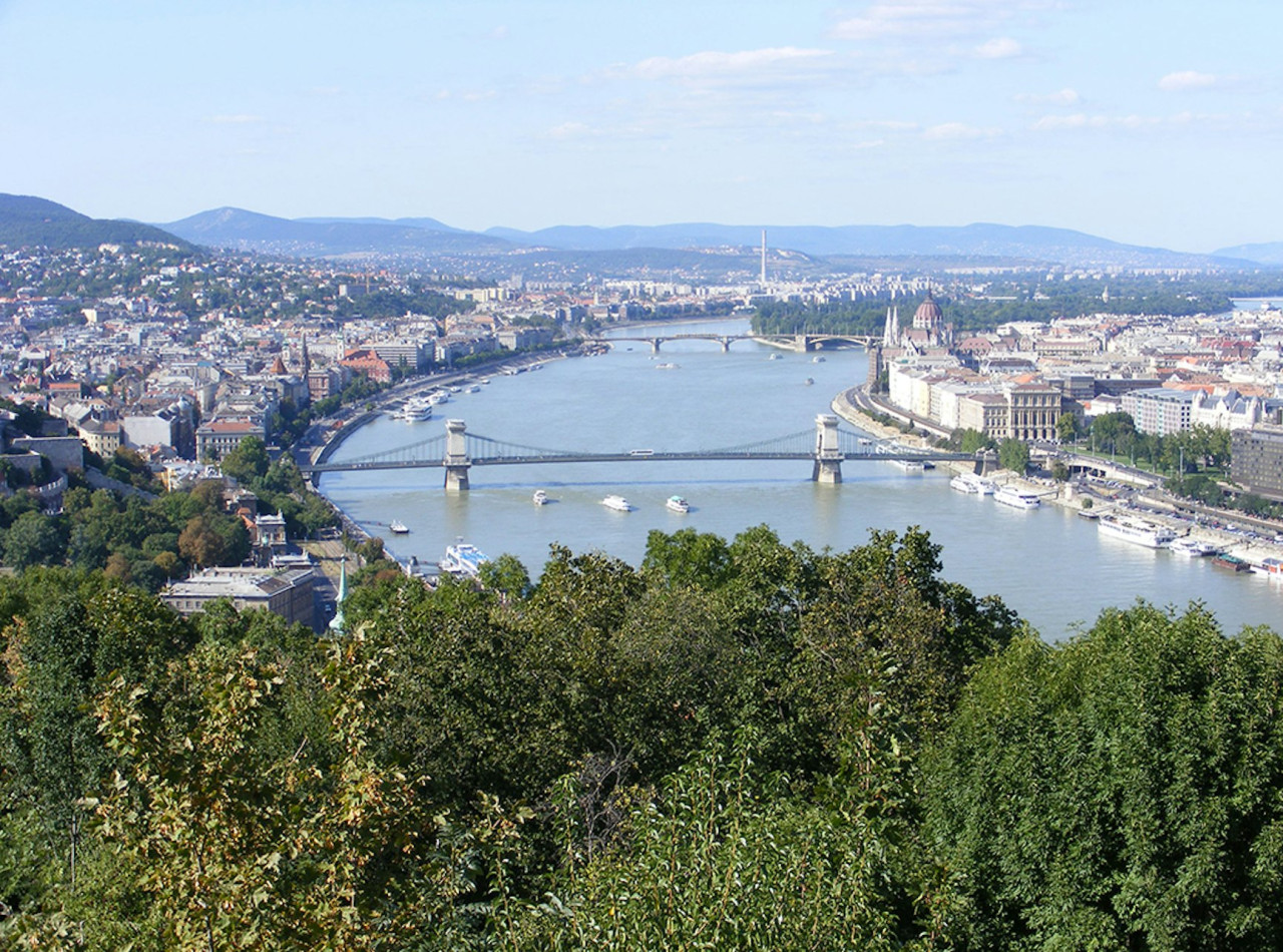Budapest: Castle District & Hungarian Parliament Guided Tour + Transport – photo 2