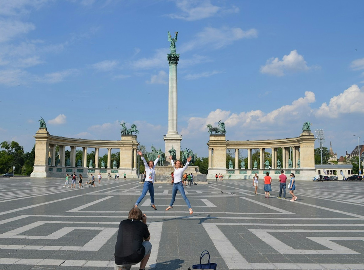 Budapest: Castle District & Hungarian Parliament Guided Tour + Transport – photo 5