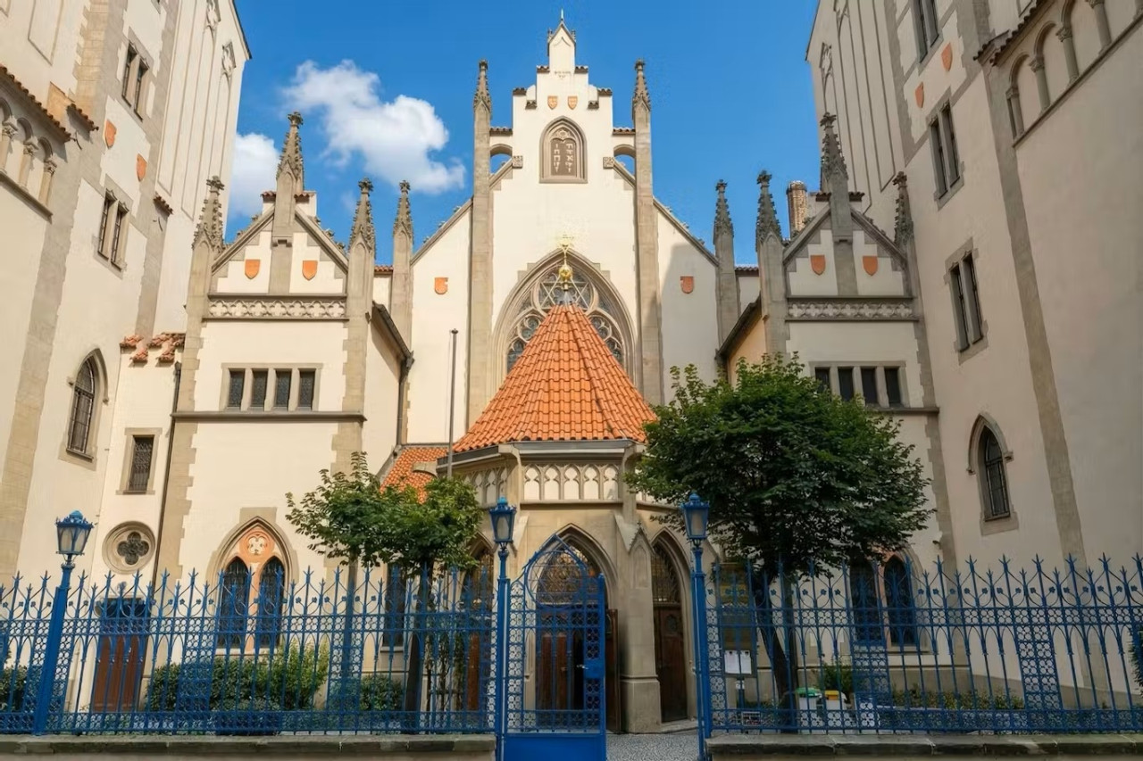 Prague Jewish Quarter Ticket + Guided Introduction + Optional Audio Guide – photo 2