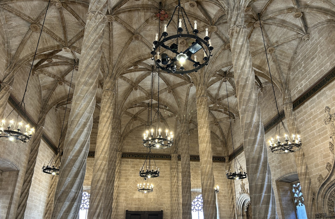 La Lonja de la Seda Tour with English-Speaking Guide & Fast Track Entry – photo 3