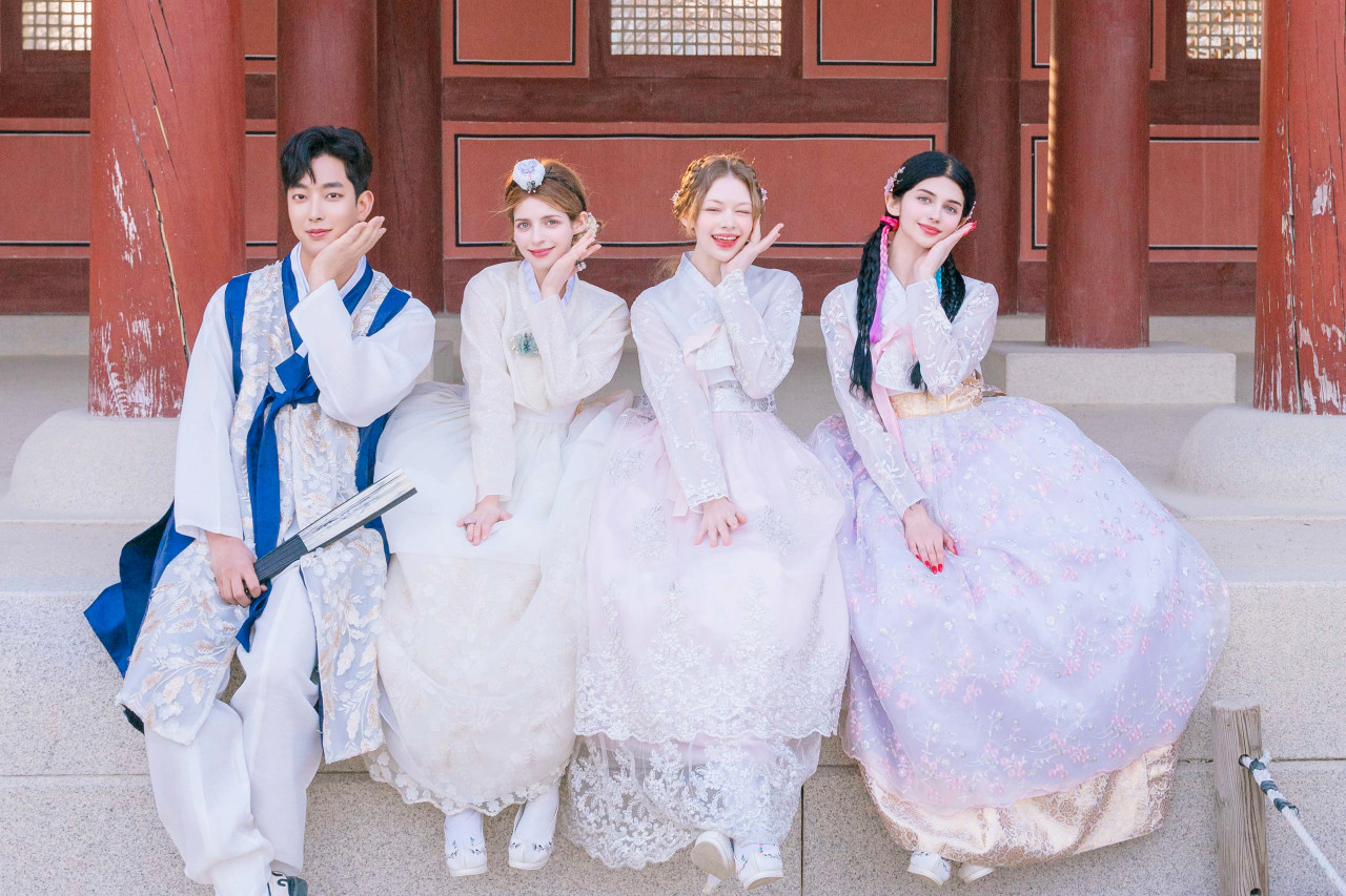 Hanbok Experience at Hanboknam Gyeongbokgung Store – photo 3