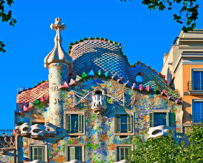 Gaudi Houses: Casa Vicens, Casa Batllo, Casa Mila Guided Tour in English, Mandarin, Korean – photo 7