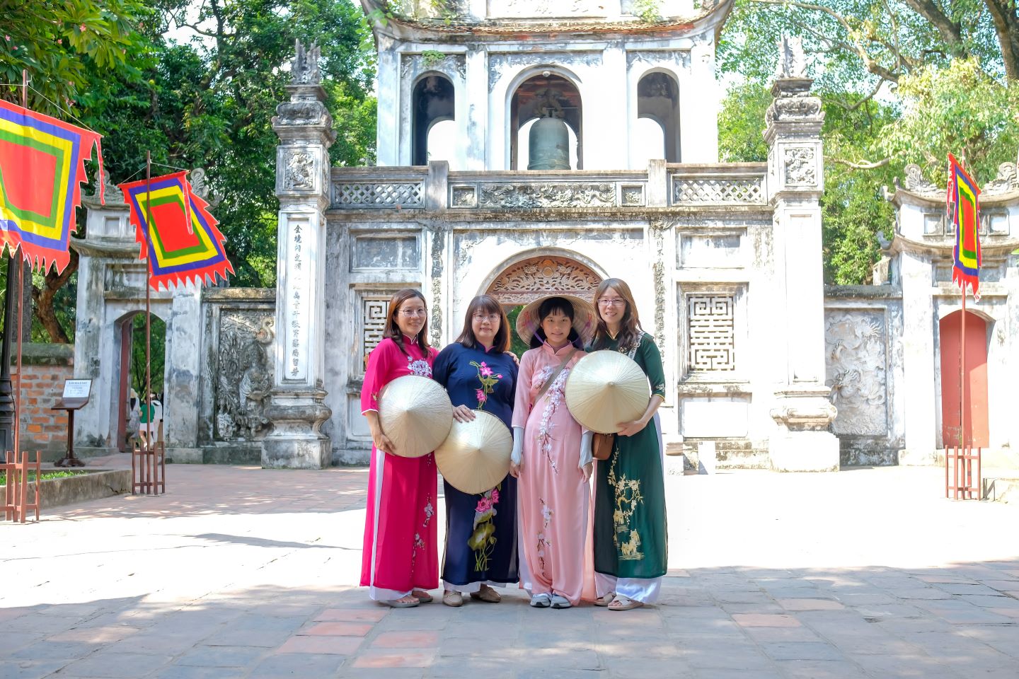 Hanoi Instagram Tour: Ceramic Mosaic Mural, Sword Lake, Long Bien Bridge
