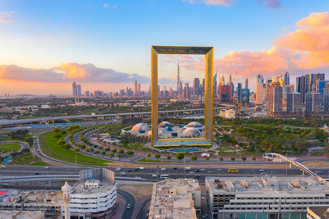 COMBO: Dubai Dolphinarium + Dubai Frame