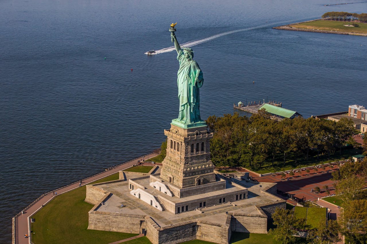 Buy New York City: 20-minute Helicopter Tour from Manhattan Tickets on ...