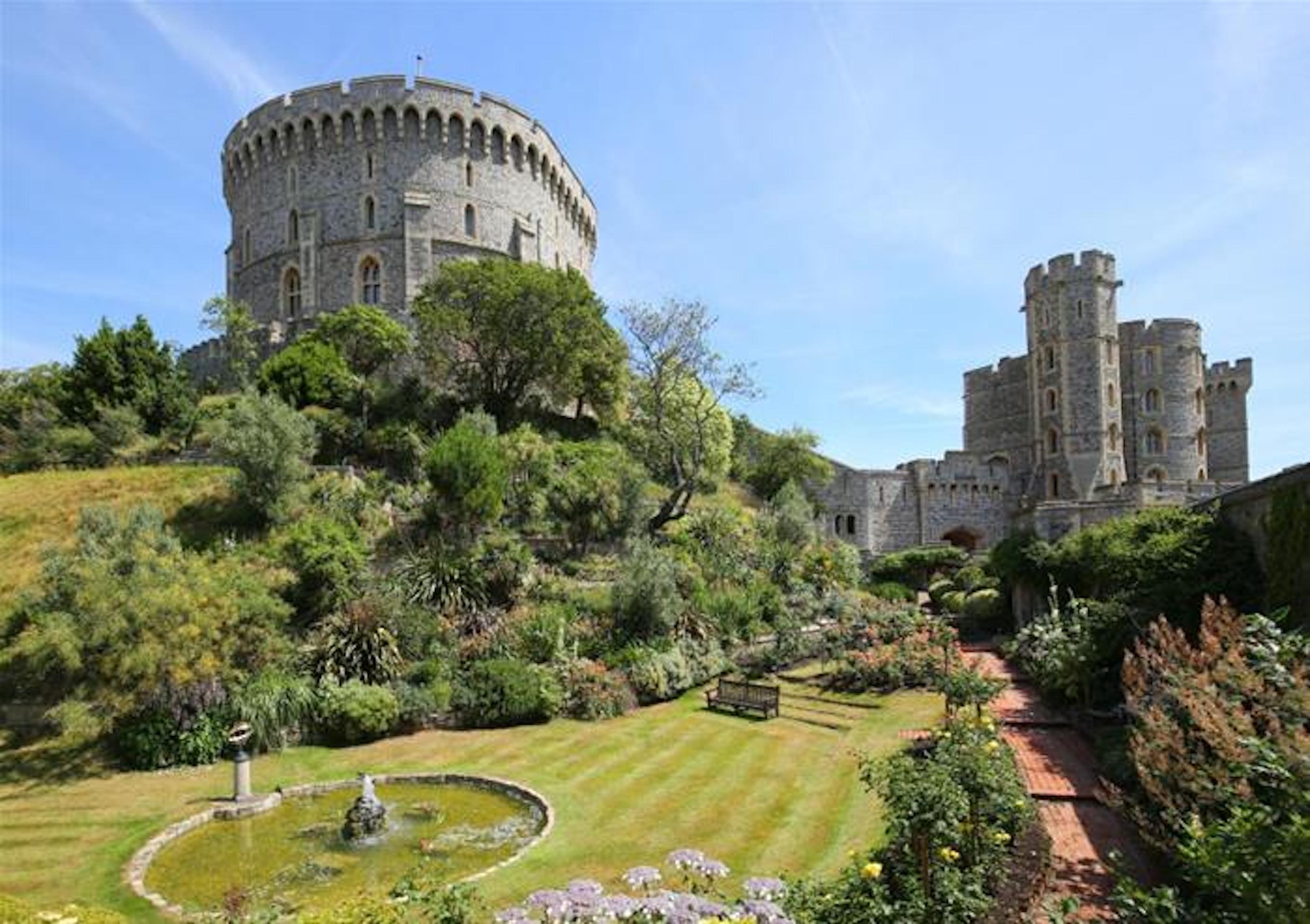 Hampton Court Palace, Windsor Castle, and London Sightseeing Tour