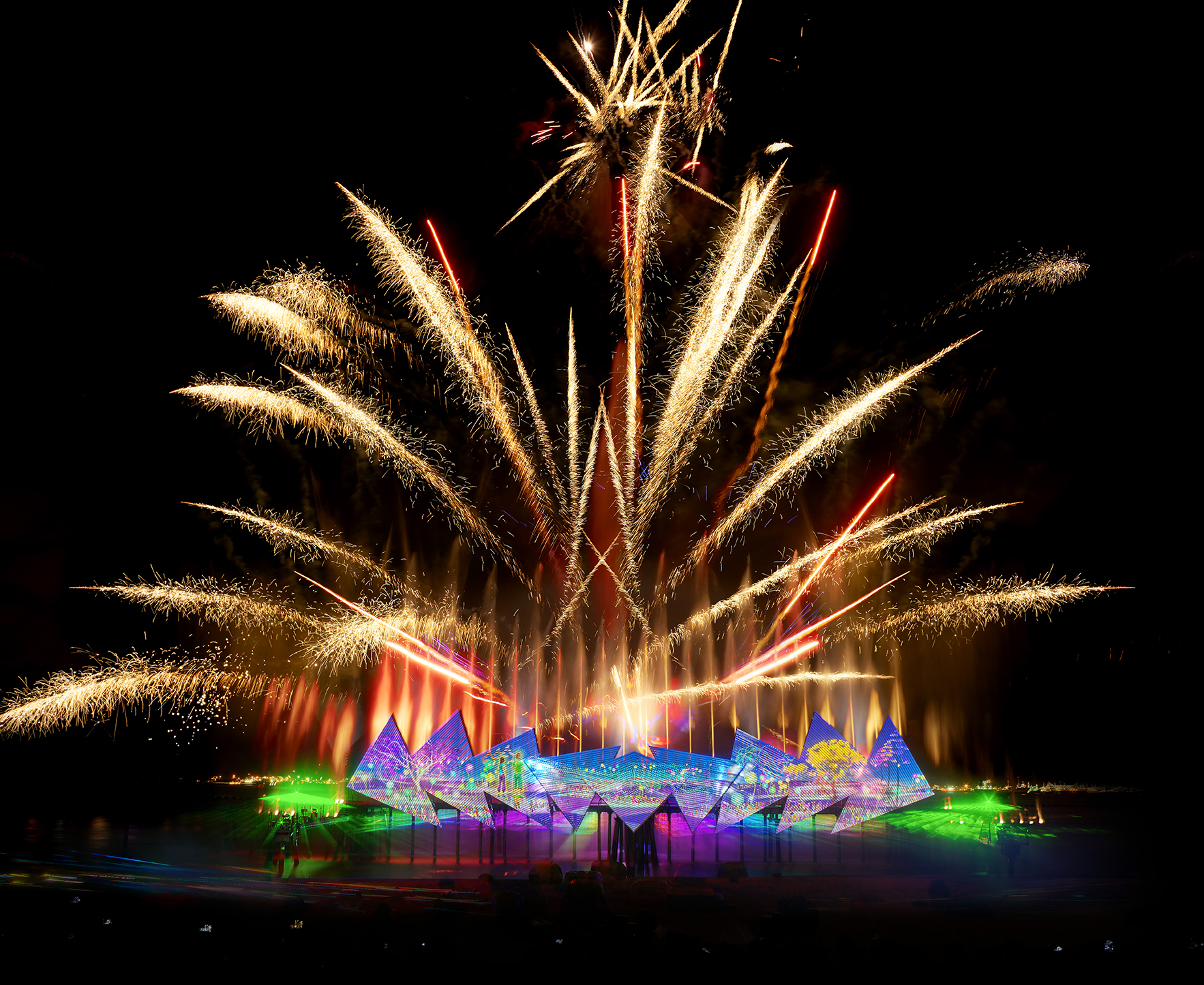 COMBO: Wings of Time Fireworks Symphony + Dining at Sentosa