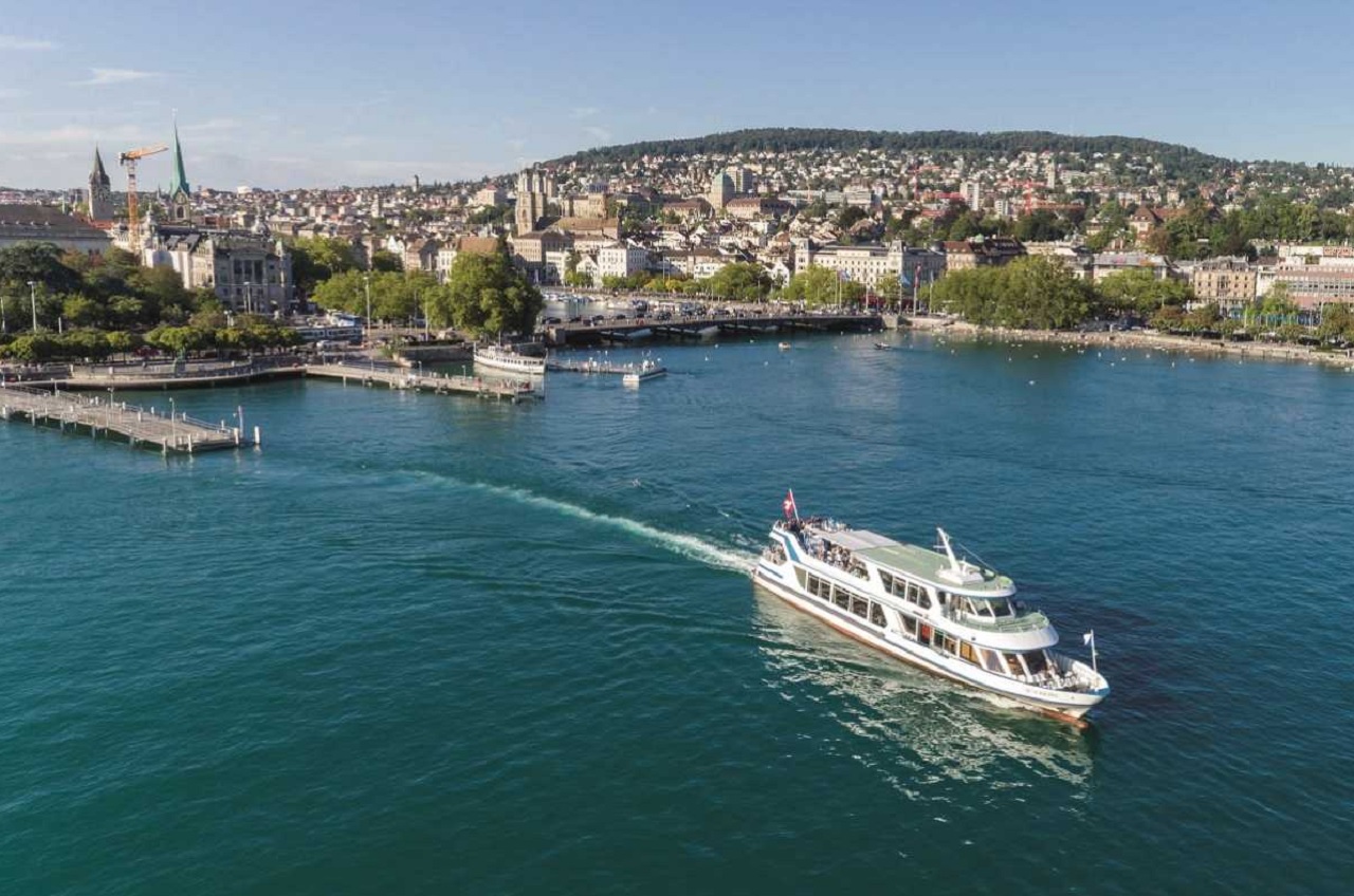 Zurich City Sightseeing Bus Tour with Lake Cruise