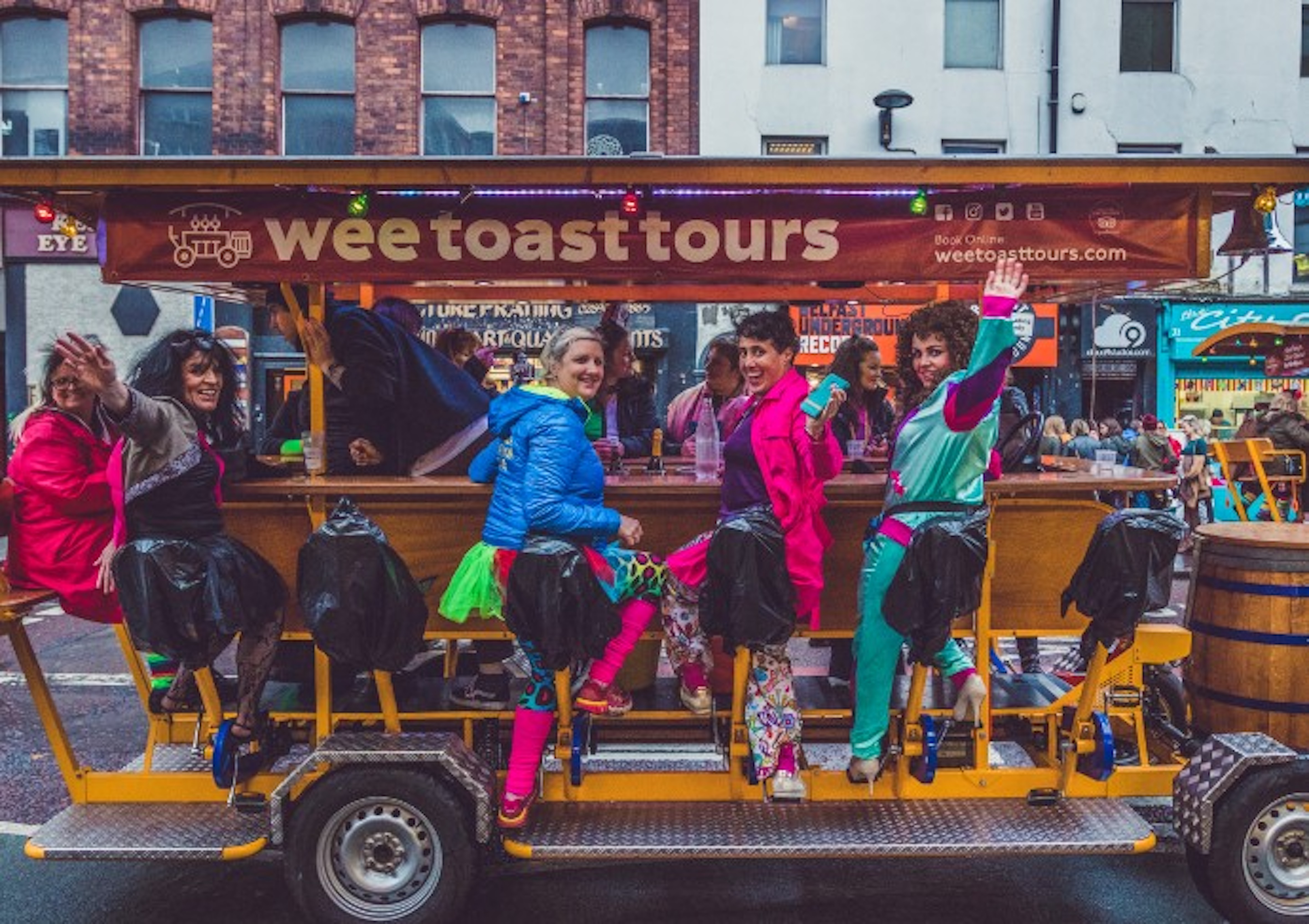 Original Beer and Prosecco London Bike Tour by Wee Toast Tours