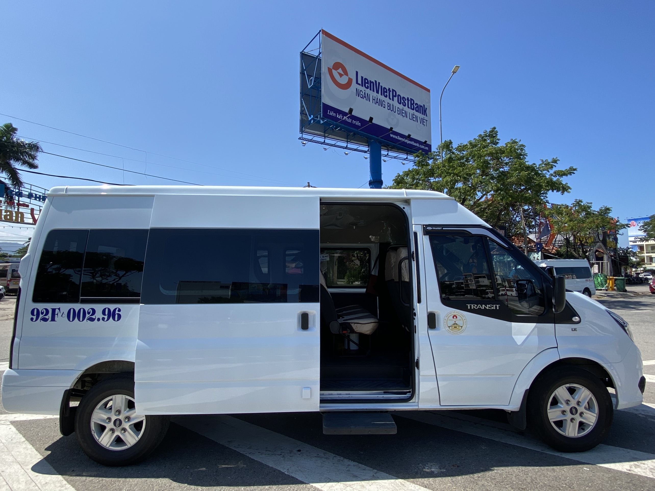 Shuttle Bus between Da Nang and Ba Na Hills