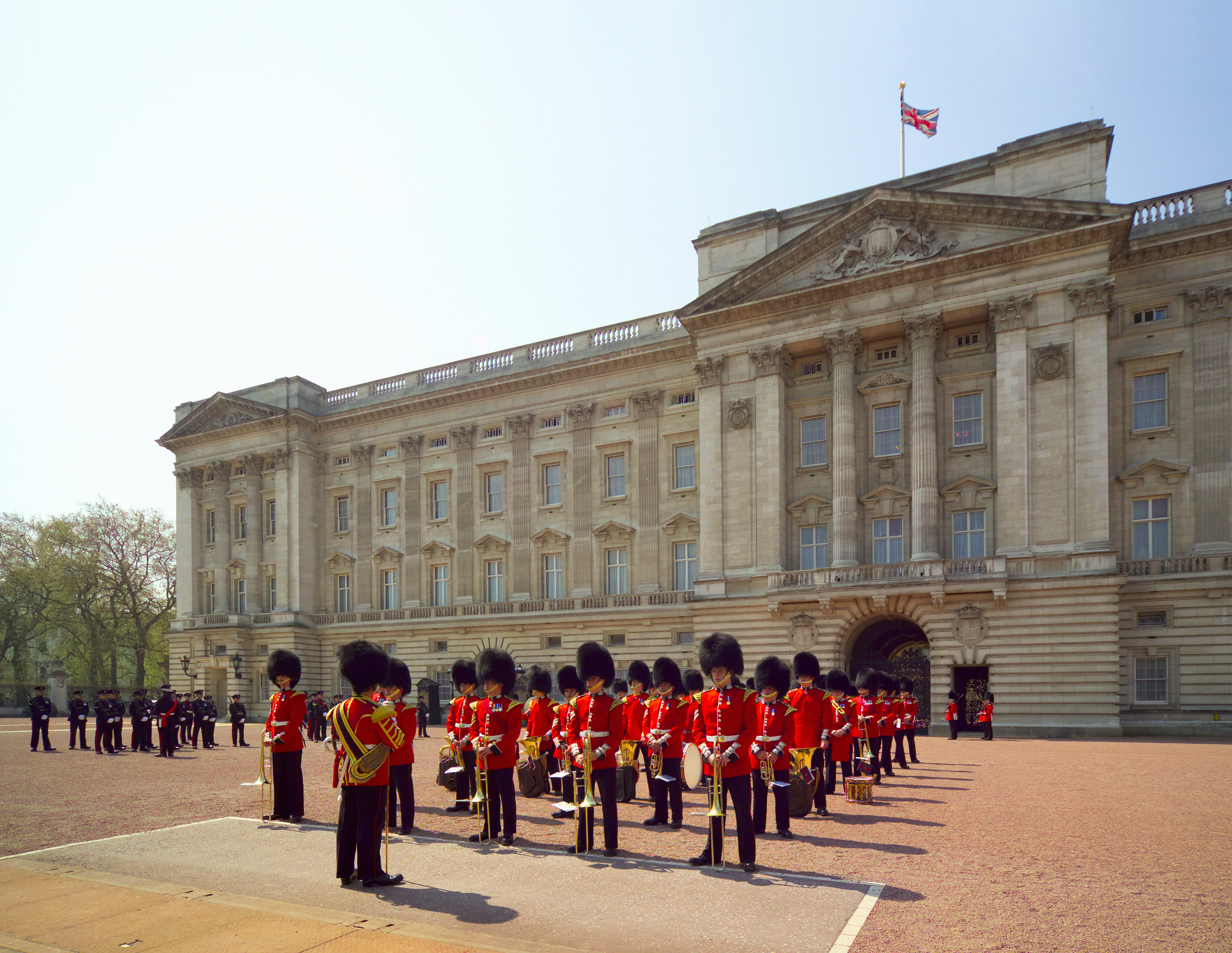Full Day London with Changing of the Guard and Thames River Cruise
