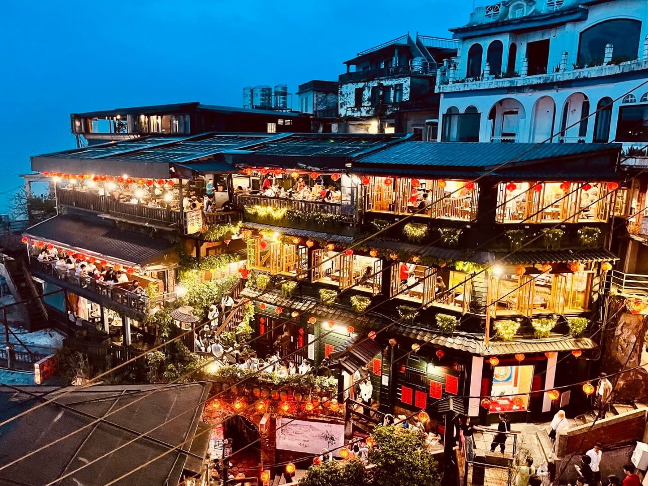 Jiufen Night Tour from Taipei: Jiufen Old Street, ShueiNanDong Golden Waterfall, Baoshishan Lookout