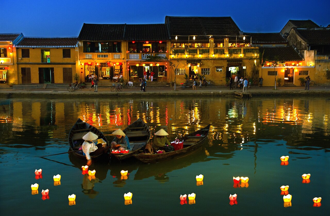 Hoai River Evening Boat Ride with Lantern Experience