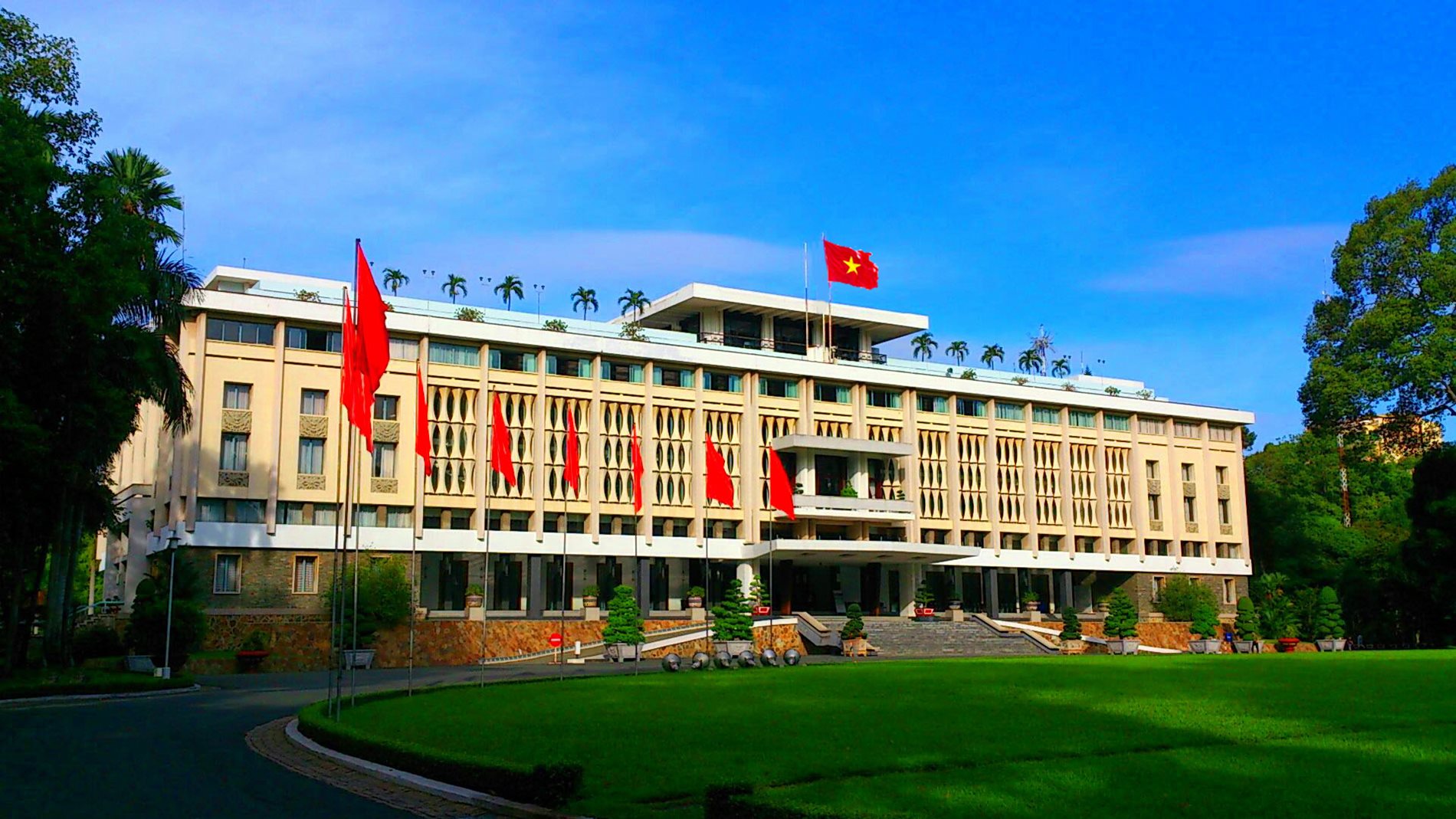 Ho Chi Minh Full-Day Tour: Independence Palace, War Remnants Museum, Water Bus Ride on Saigon River